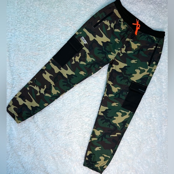Reason Other - REASON Camo Utility Joggers size XL